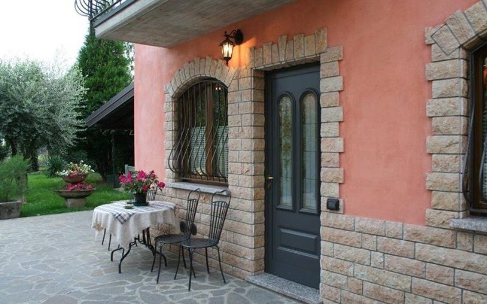 portoncino per casa rustica