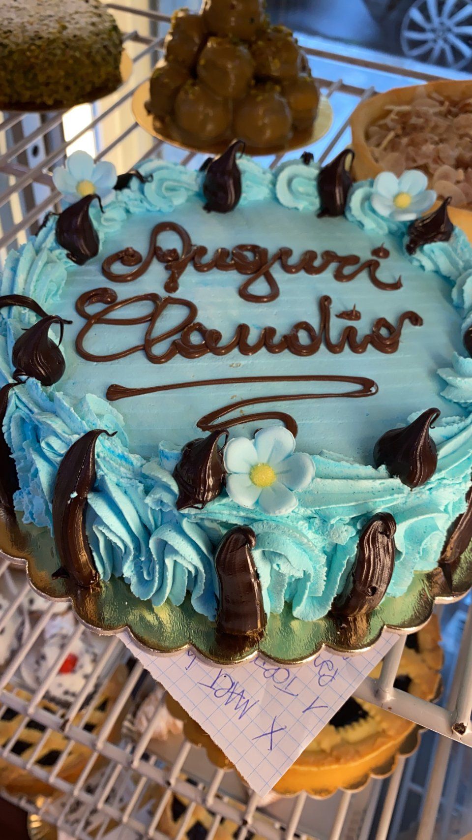 Torta di compleanno azzurra