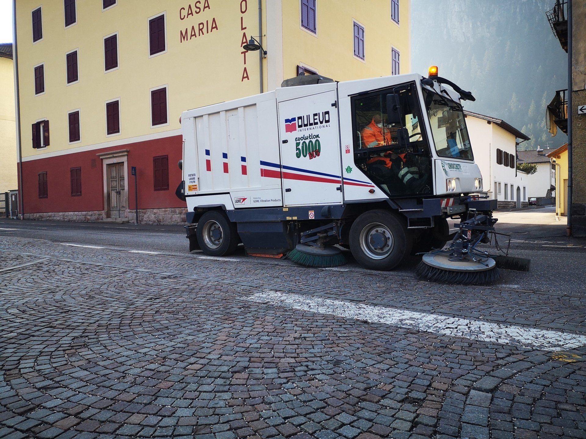 STRASSENREINIGUNG Chiocchetti Tesero Trento