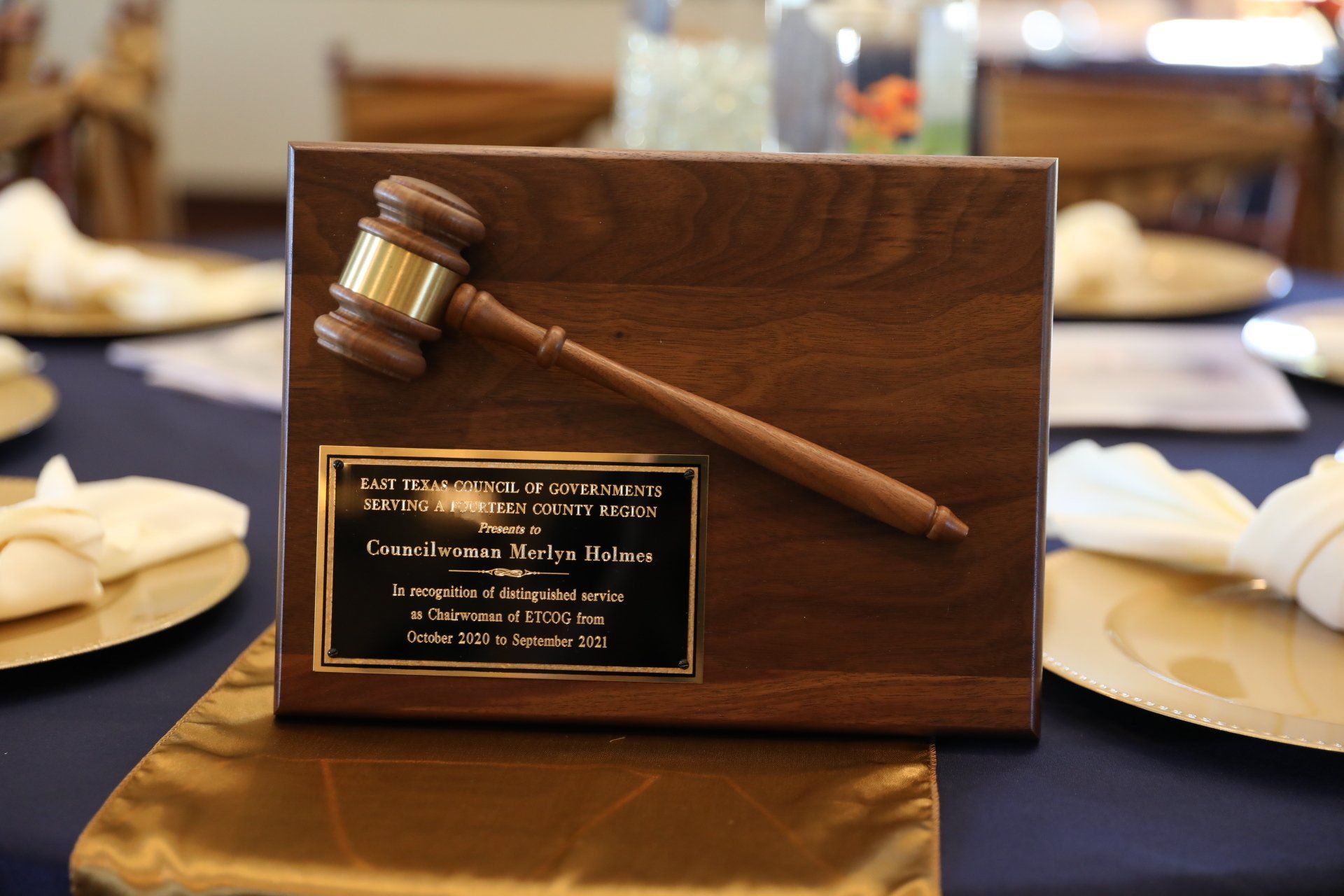 A wooden plaque with a judge 's gavel on it