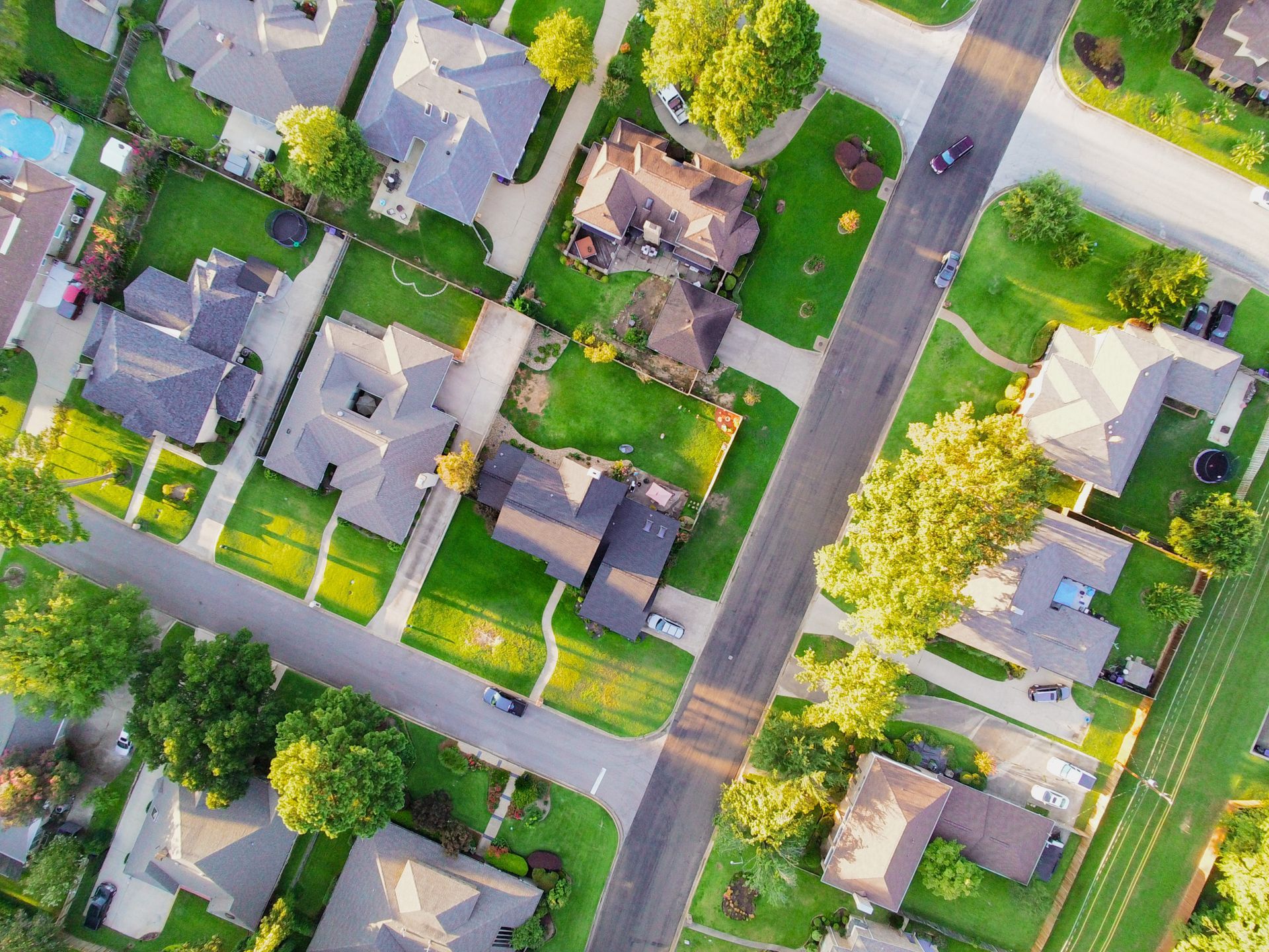 An aerial view of a residential neighborhood with lots of houses and trees.