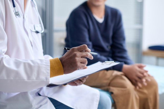 A doctor documents a patient’s condition for a disability claim during an appointment, a case handled by a long-term disability lawyer.