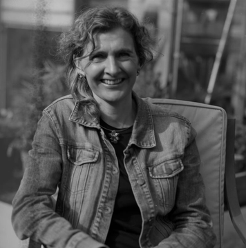 Josie Nugent is a native of Co. Clare, multiple All-Ireland fiddle champion, active Irish
traditional fiddle player who also works freelance as a music therapist. Her therapeutic work
has featured on Gradam Ceoil TG4 (2020), BBC 1 - The One Show with BBC Children in
Need’s Surprise Squad (2019) and Blue Peter (CBBC, 2018). She co-edited ‘Music Therapy
and Autism Across the Lifespan’ (2019) and created the music program 'Engaging Through
Irish Traditional Arts for the Irish Diaspora with Dementia' for Comhaltas in Britain (2019).
As a trad teacher, she is enthusiastic and committed towards opening avenues for young
people to self-express though musical participation in the traditional arts. She mentored
young musicians for group performances at Cambridge Folk Festival (2003-4) and more
recently created group performances for young musicians with learning disabilities at the
Ulster Fleadh (2023-4) and Fleadh Cheoil na hÉirenan (2024). Critically acclaimed CD
recordings include “Modal Citizen” (2016), “Caves of Cong” (2014) and “Hills & Hollows”
(2010).