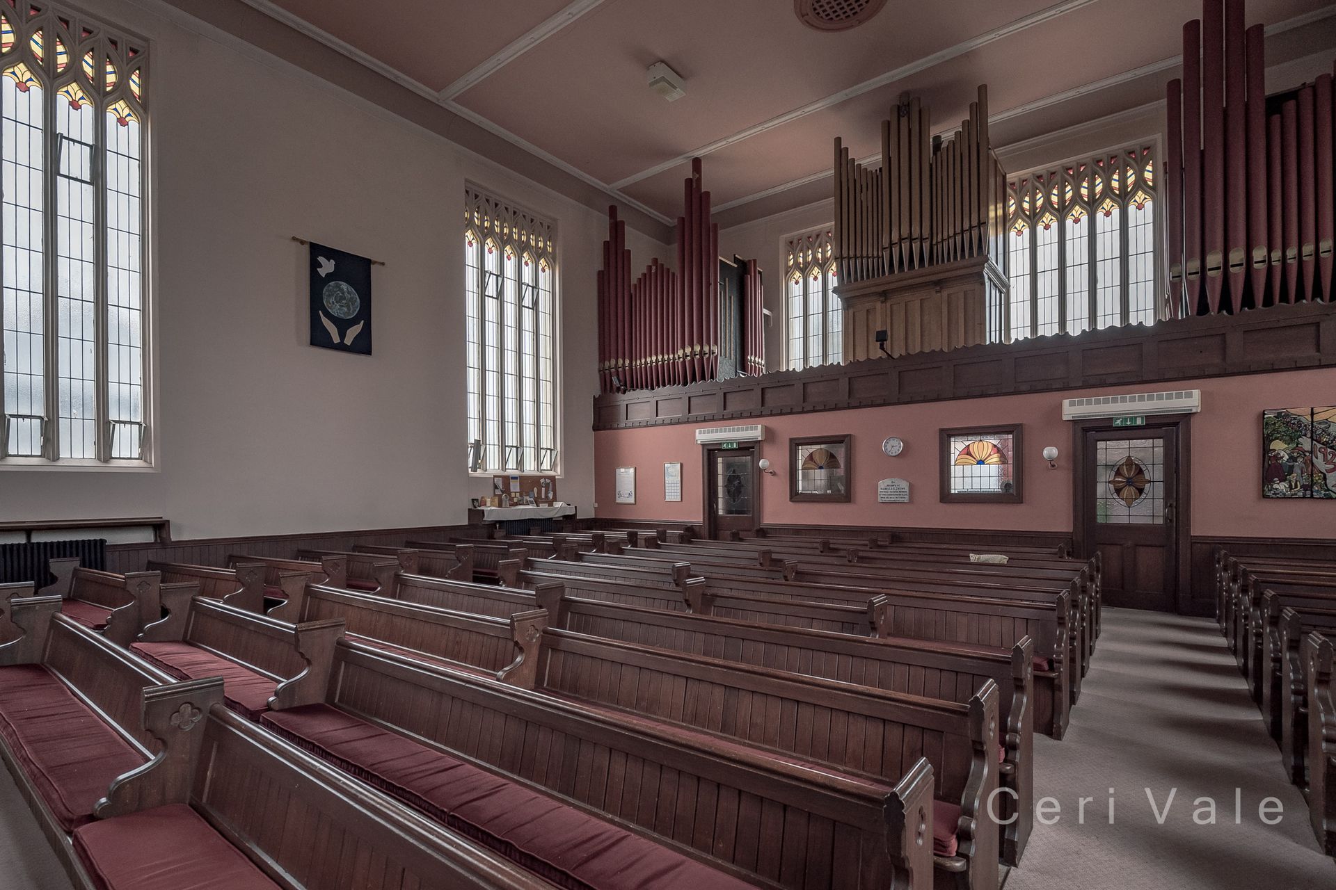 A church with a banner that says cerrvale on it