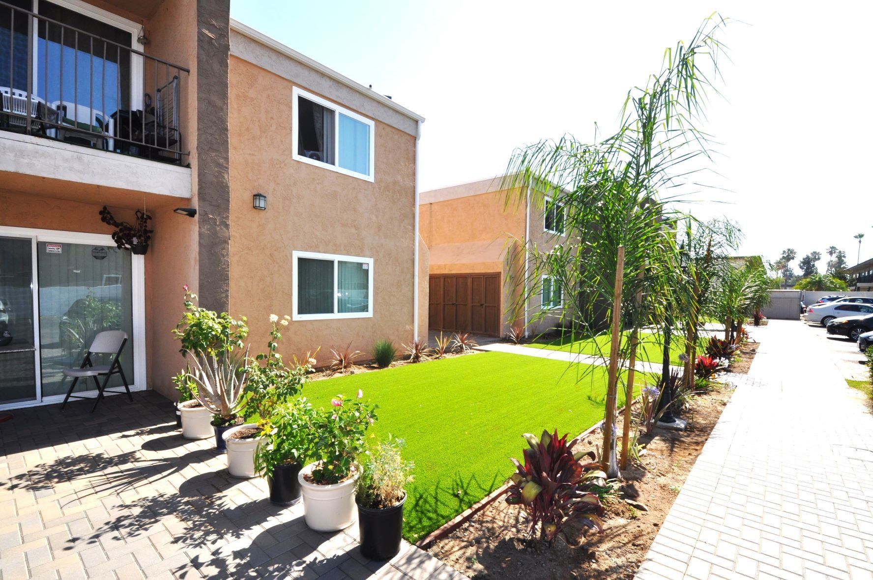 Silver Oaks Apartments with grass