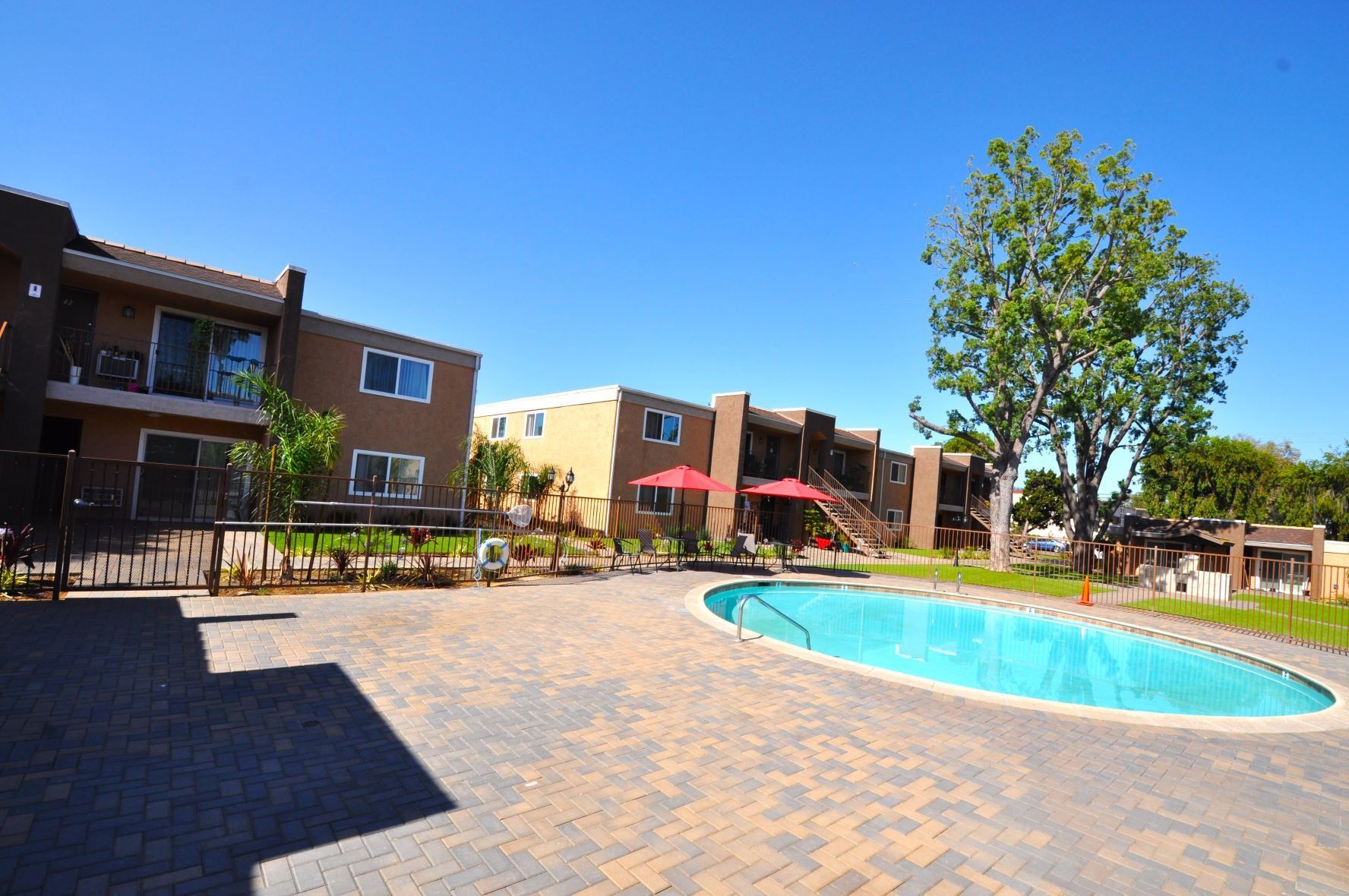 Silver Oaks Apartments pool and buildings