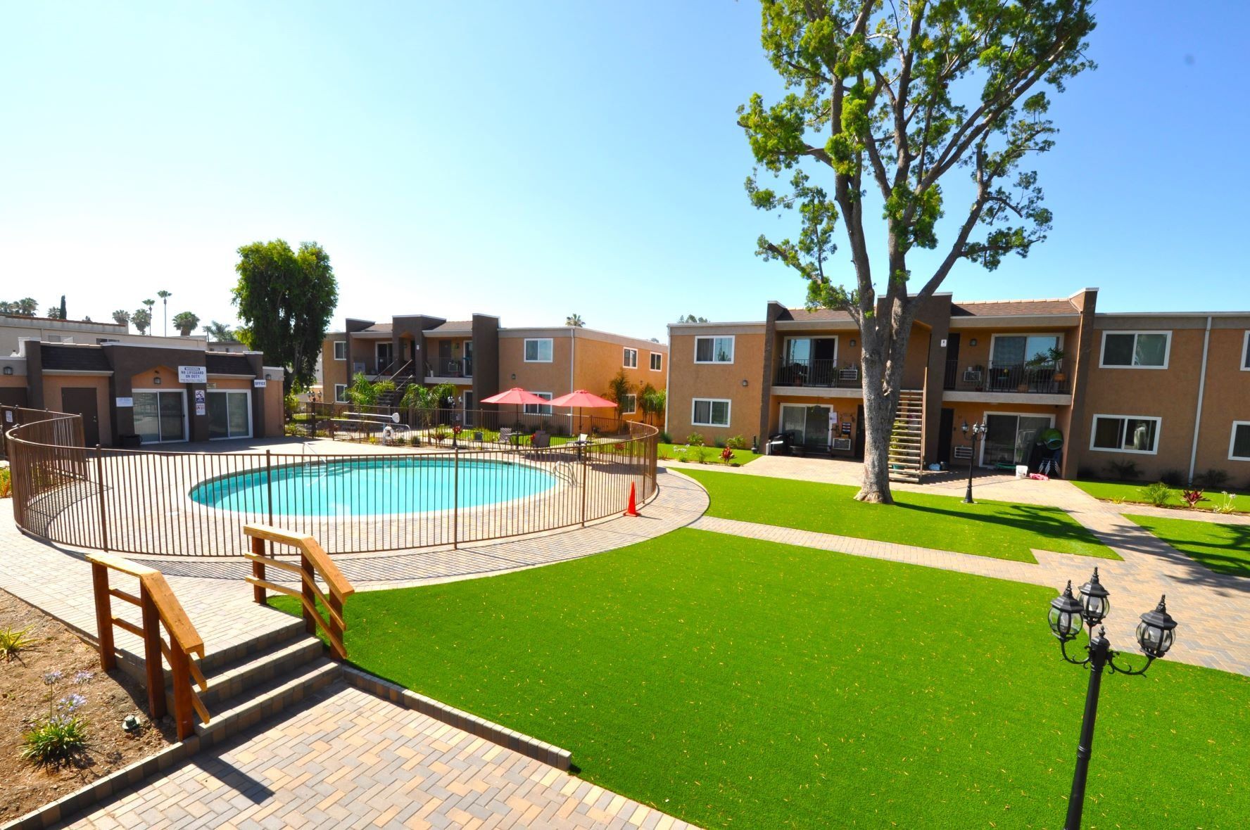 Silver Oaks Apartments pool