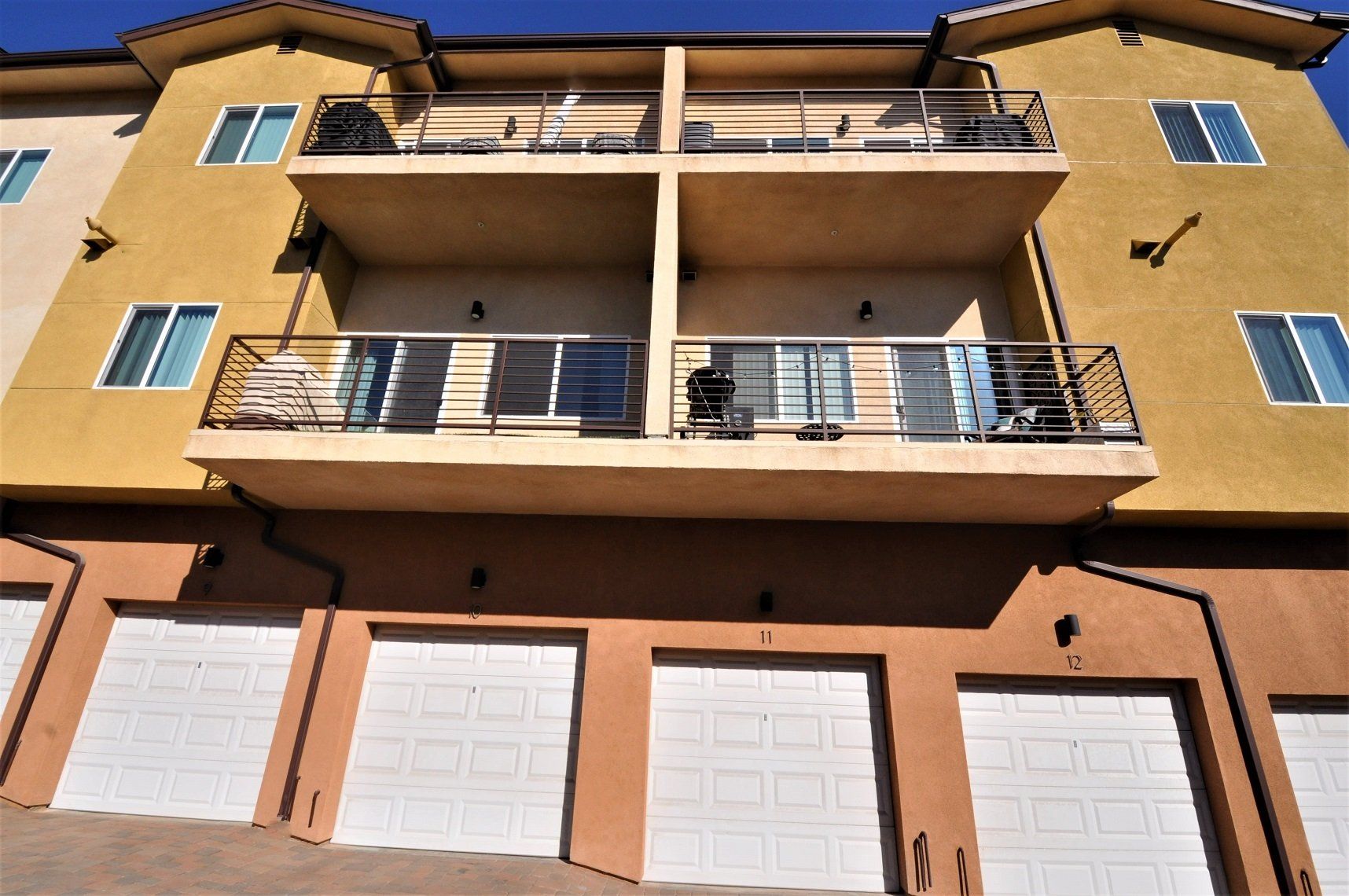 Dunlop 14 Apartments  garages and balconies