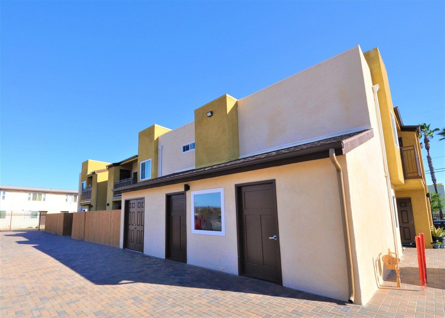 Dunlop 28 Apartments garages