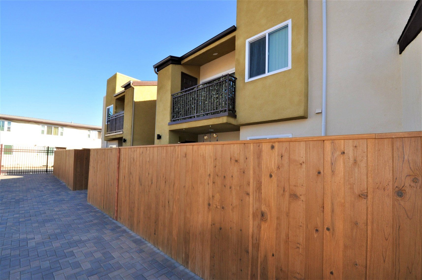 Dunlop 28 Apartments with gate