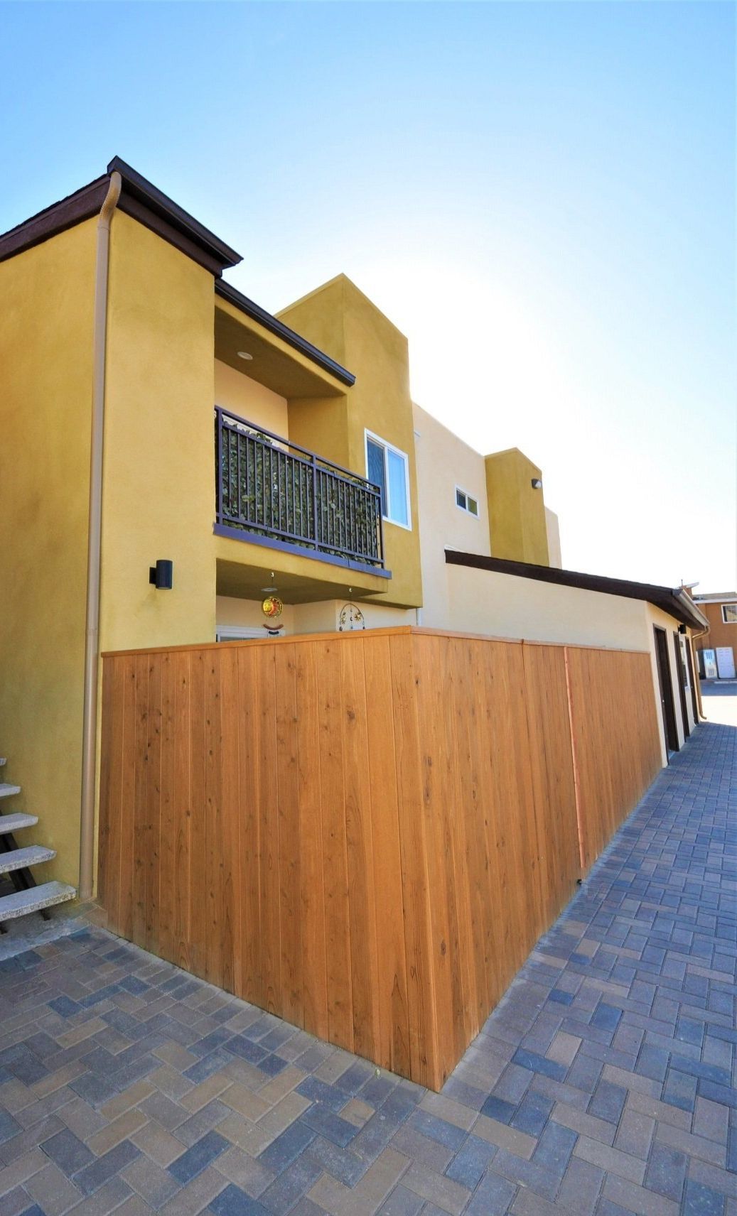 Dunlop 28 Apartments stairs