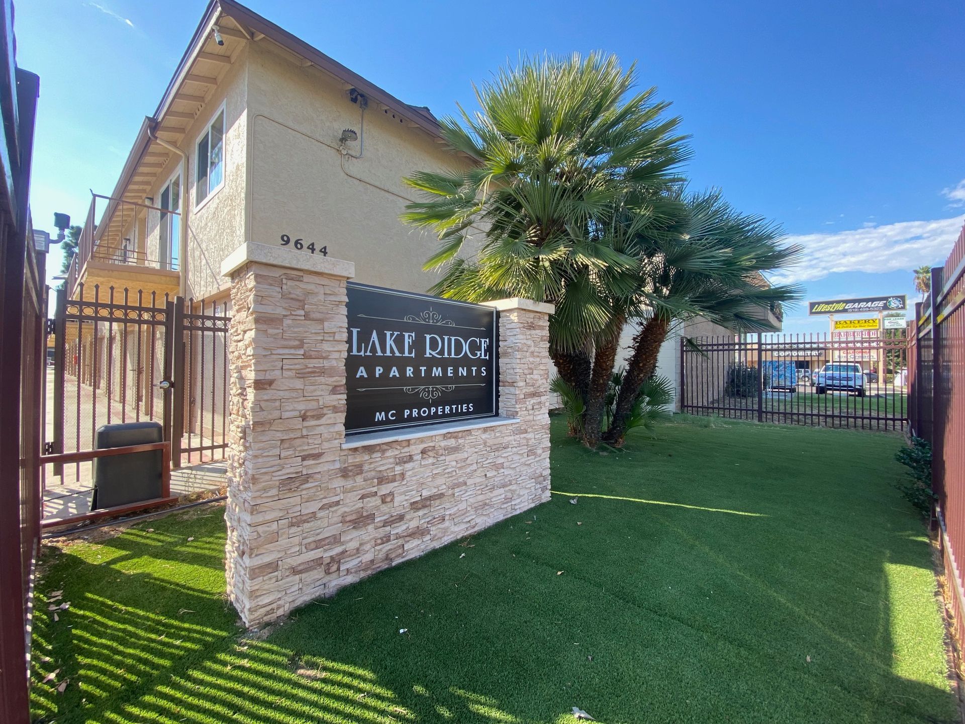 Lakeridge Apartments 