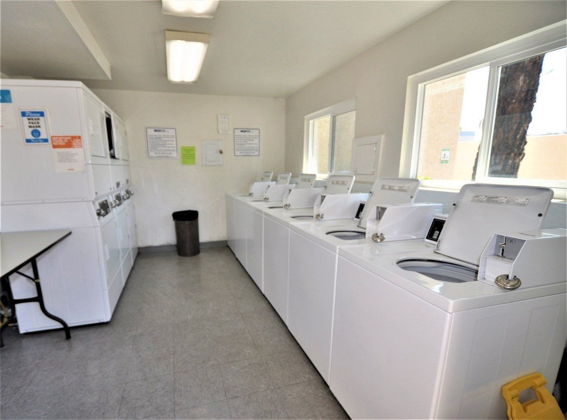 Lakeridge Apartments laundry room