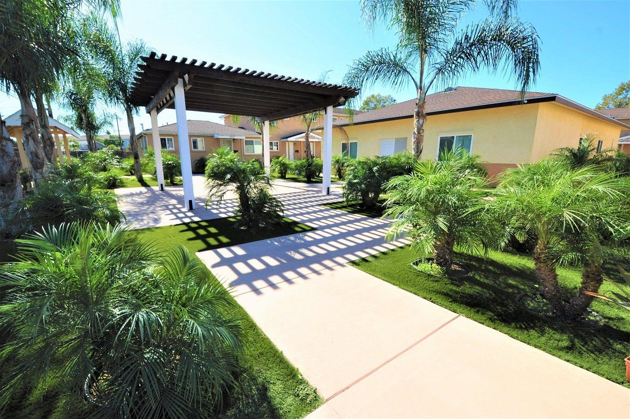 Parkview Apartments outside with canopy