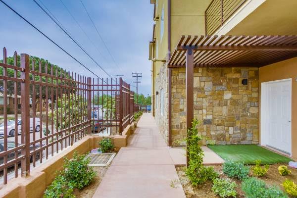 Dunlop 14 Apartments  with gate