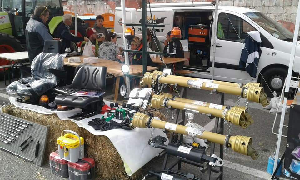 Sedili e bracci di ricambio per trattori e attrezzi agricoli