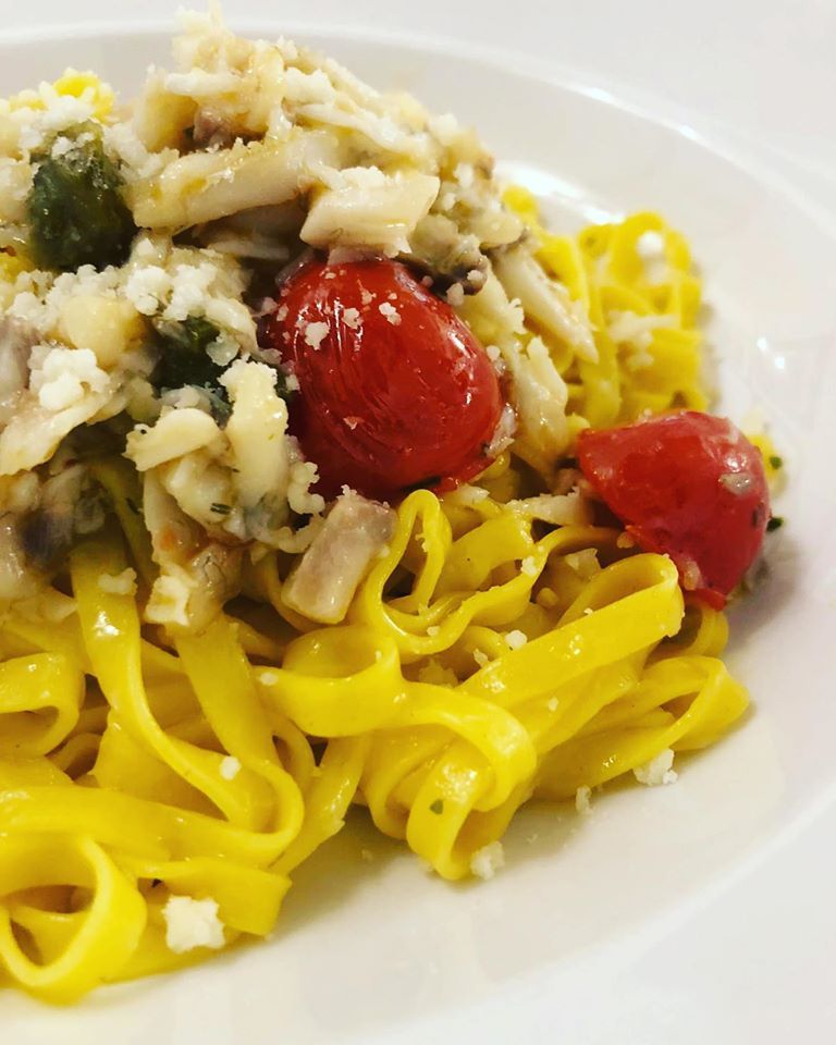 Pasta fresca con i pomodorini e verdure