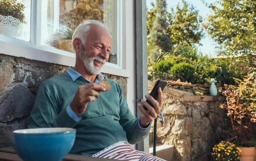 image of man sitting outside on smartphone