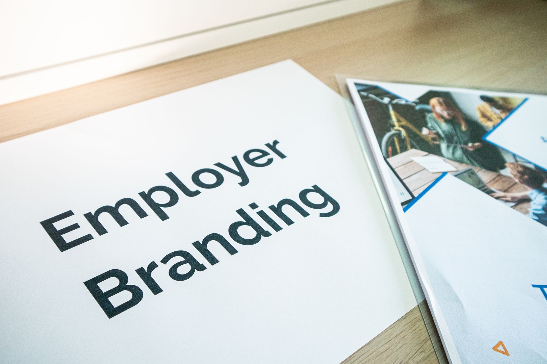 Employer Branding auf einem Schild I a.m.ood I Marketing Tipps