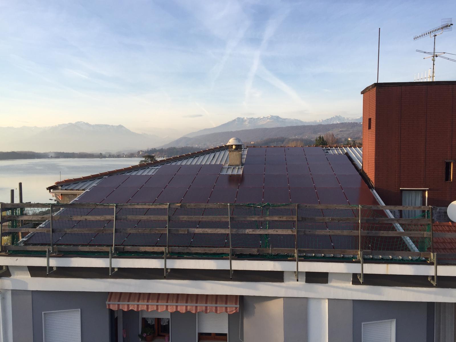 Installazione pannelli solari sul tetto