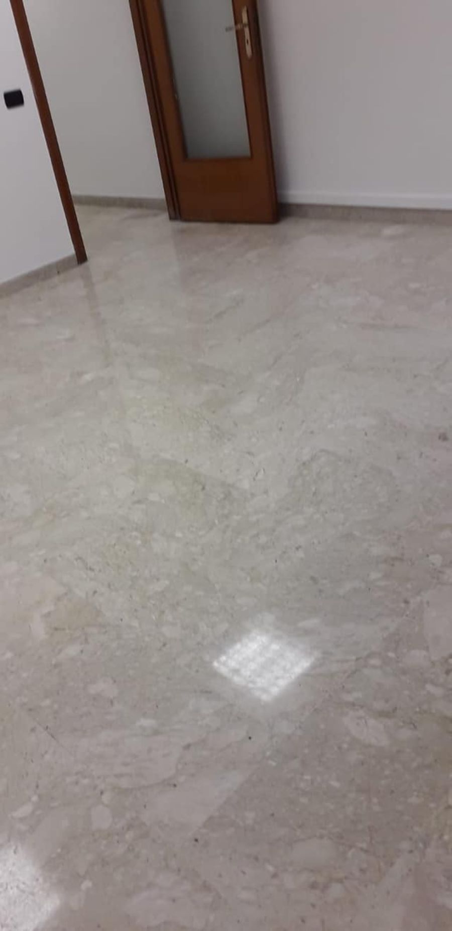 Pavimento in marmo beige a Palermo