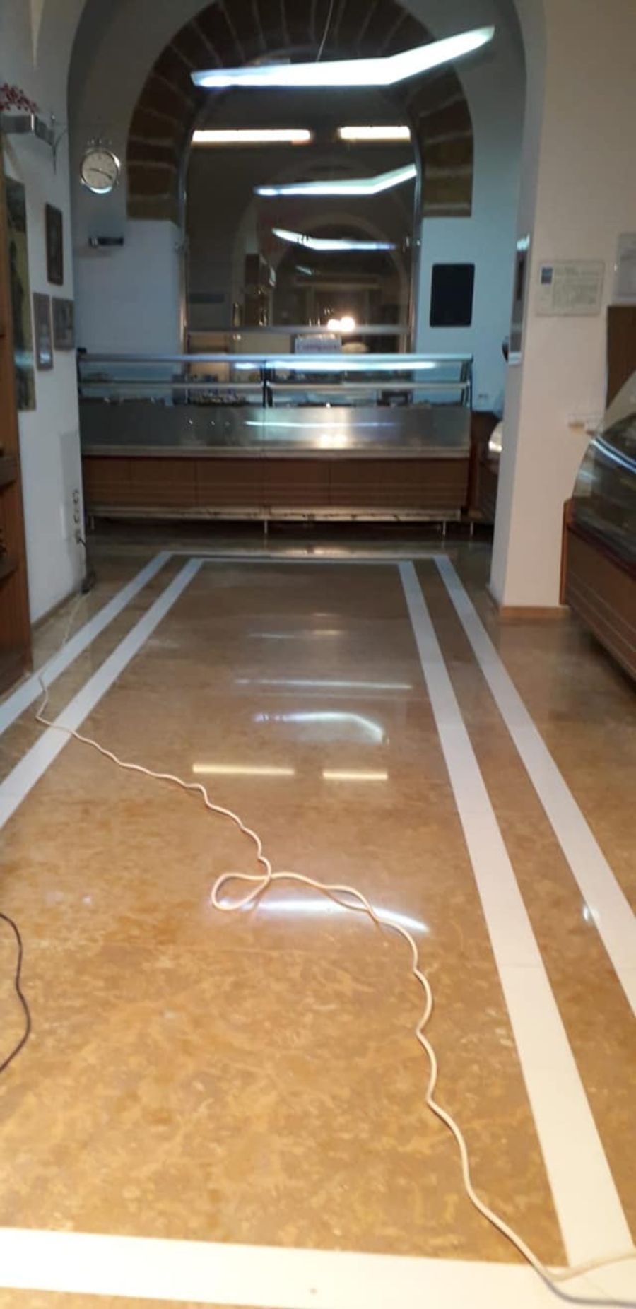 Lucidatura di un pavimento in marmo a Palermo