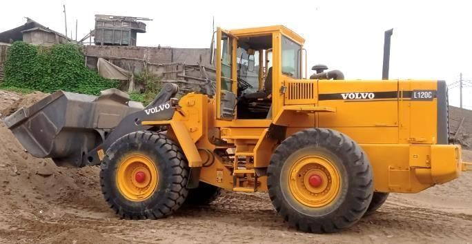 Motoniveladora en carretera en construcción