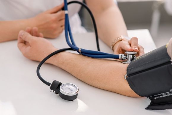 misurazione della pressione del sangue