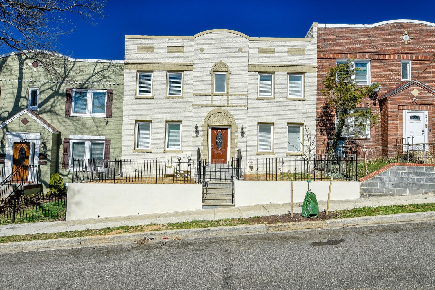 1222 Queen St Photo Gallery