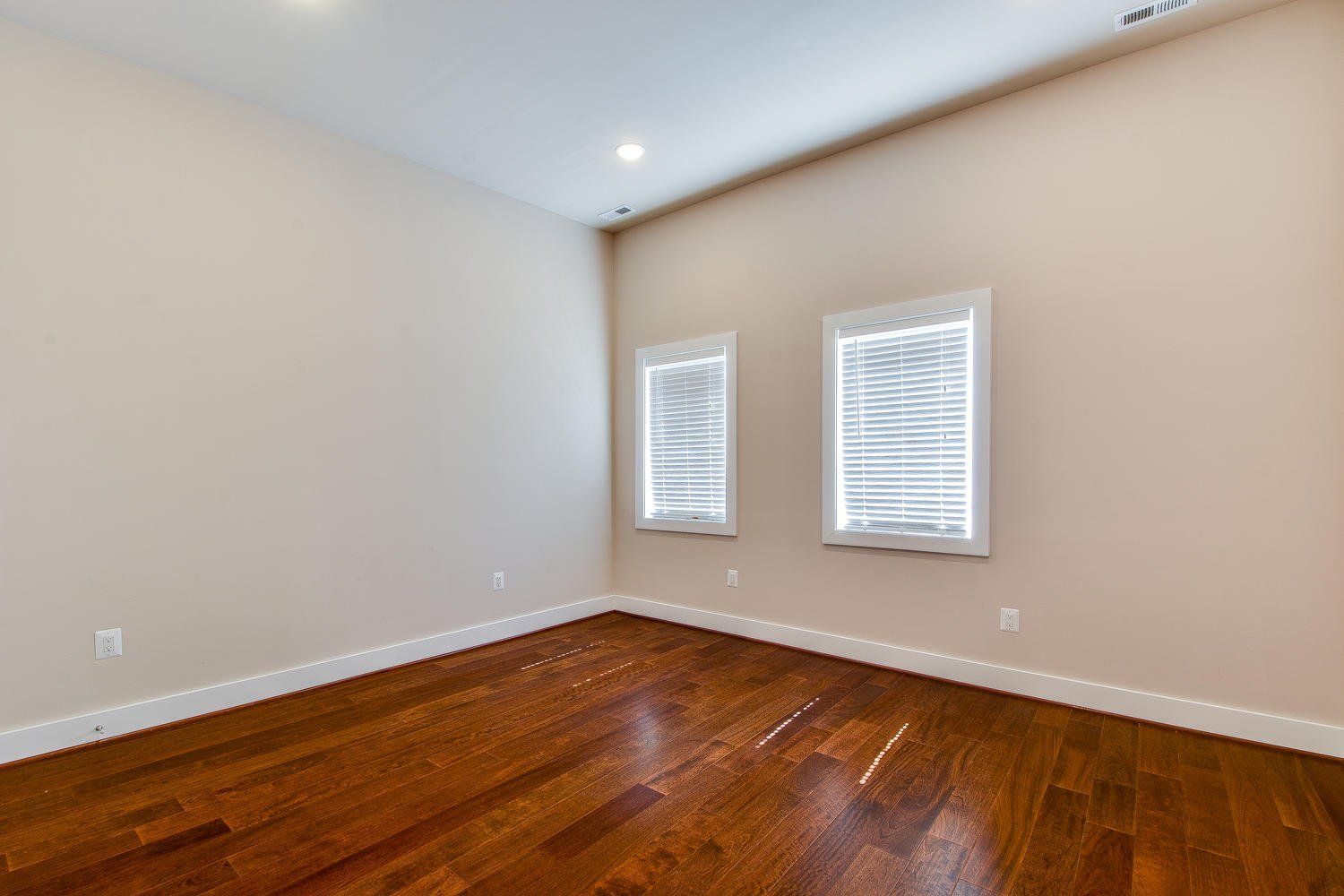 1222 Queen St Photo Gallery