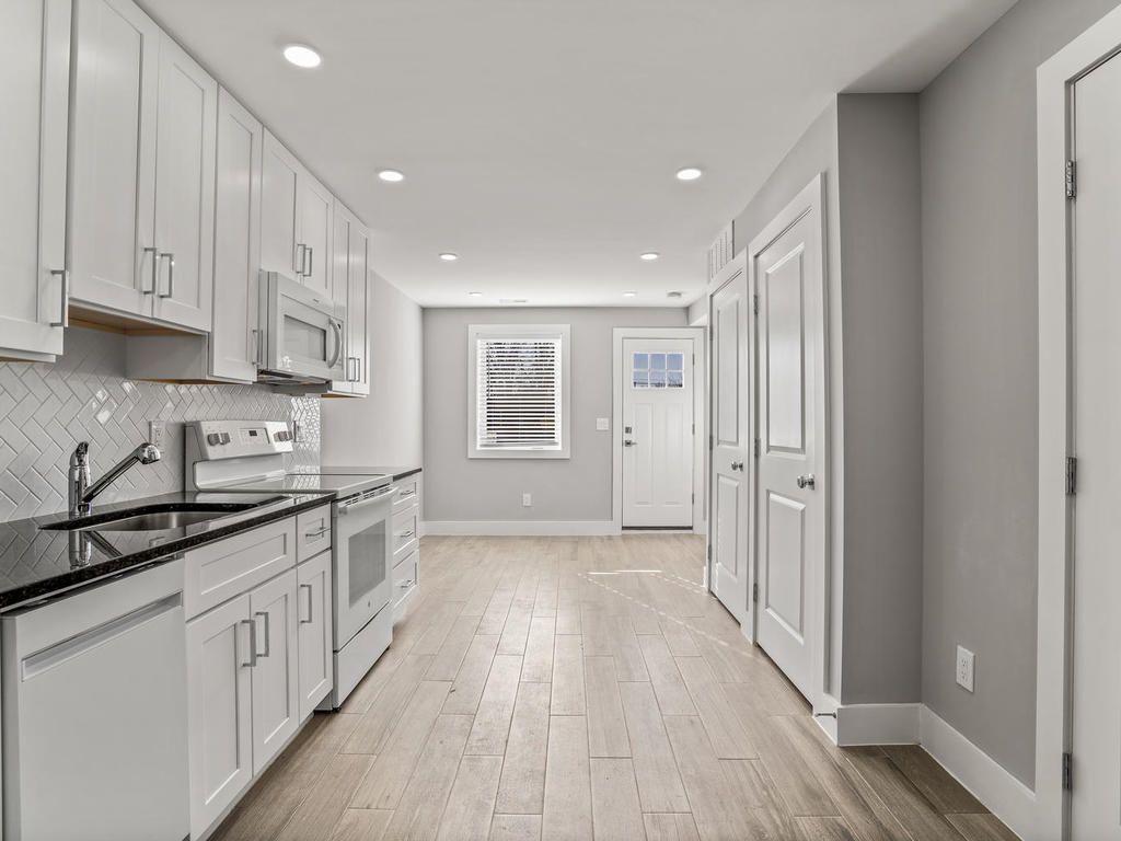 1916 E Street Photo Gallery