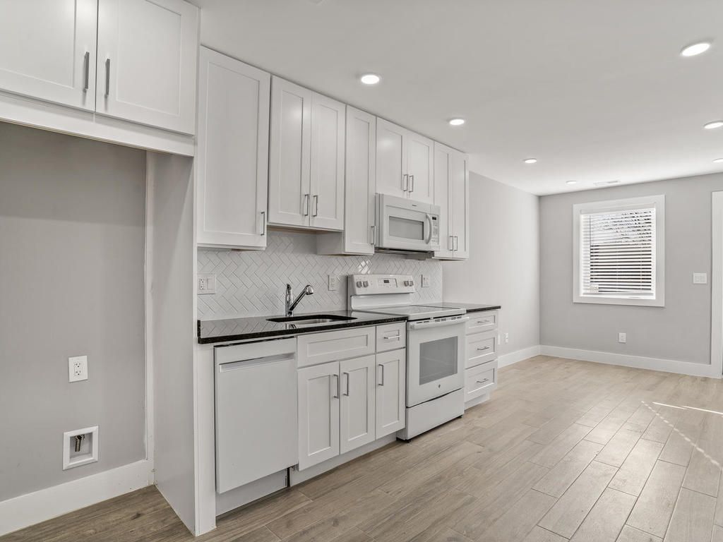 1916 E Street Photo Gallery