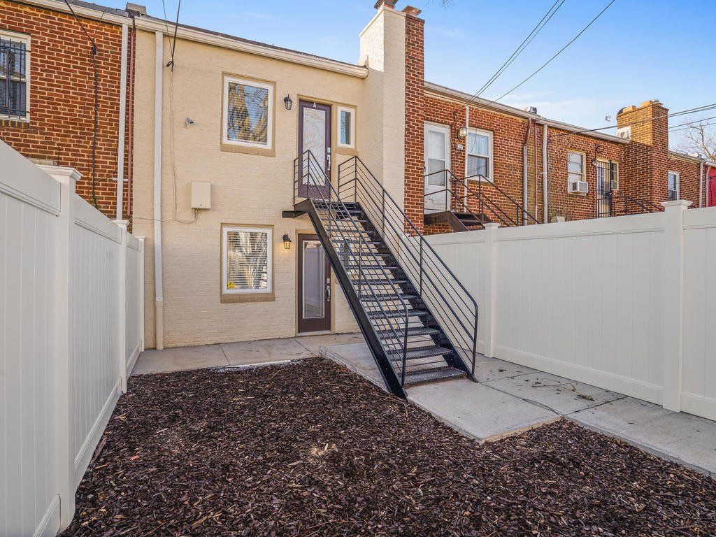 1916 E Street Photo Gallery