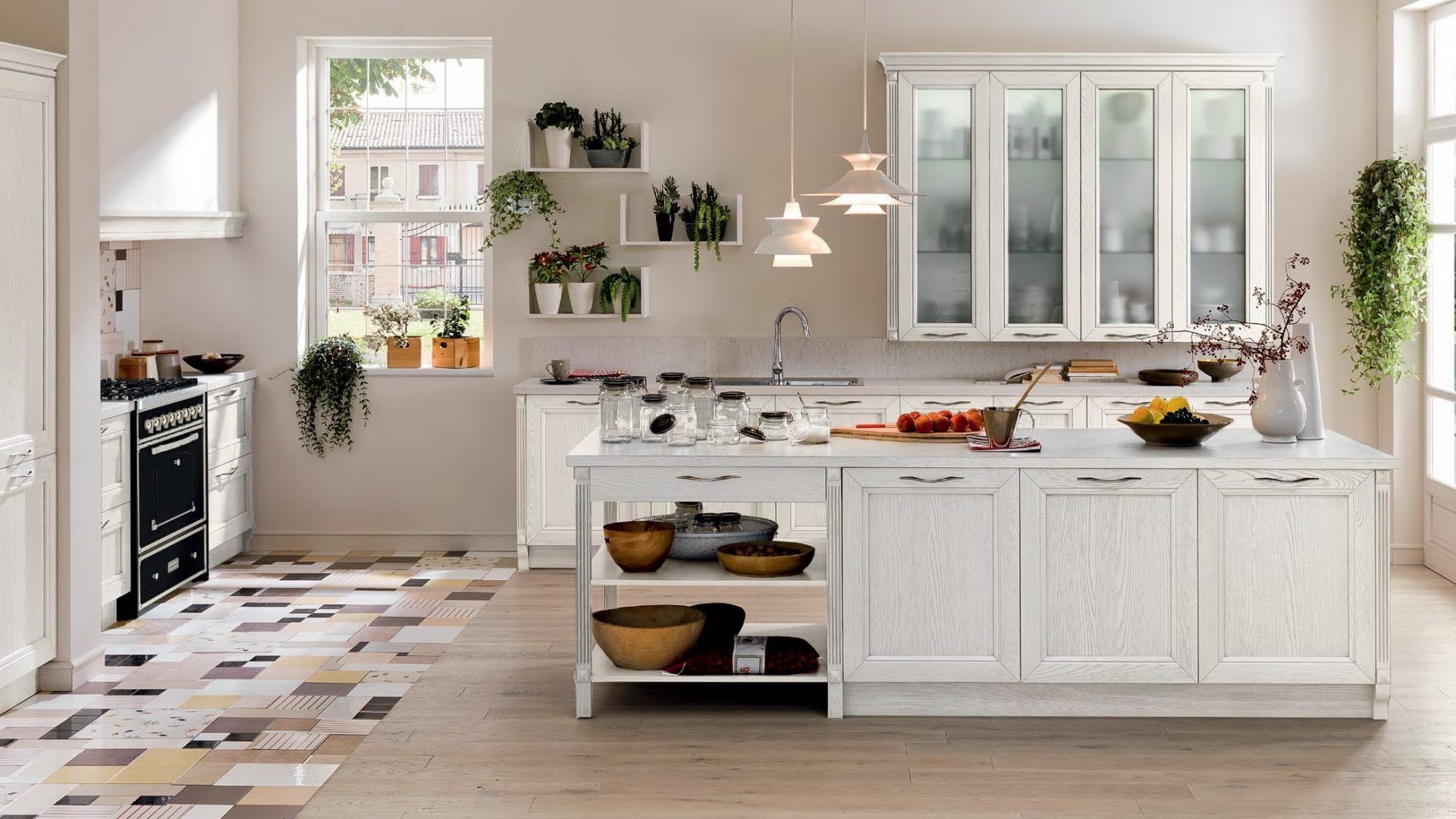 Una cucina con mobili bianchi e una grande isola al centro