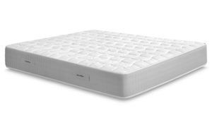 Un materasso bianco è appoggiato su una superficie bianca.