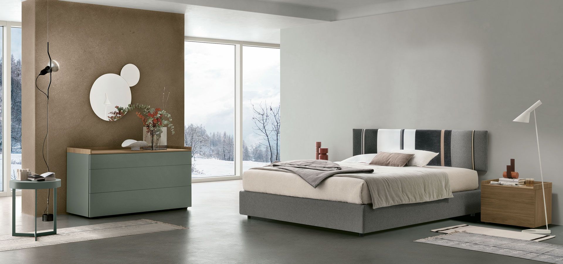 Una camera da letto con un letto grande e una cassettiera