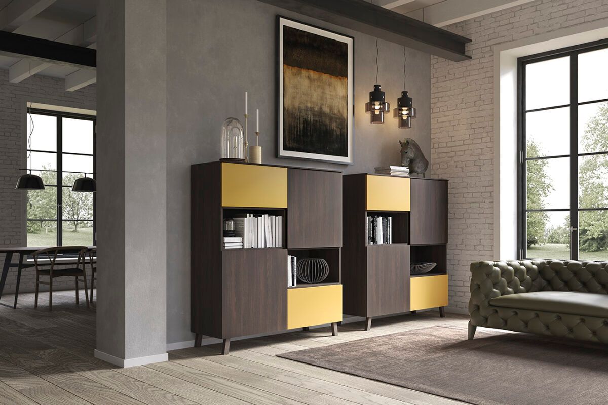 Un soggiorno con un divano e un quadro sul muro