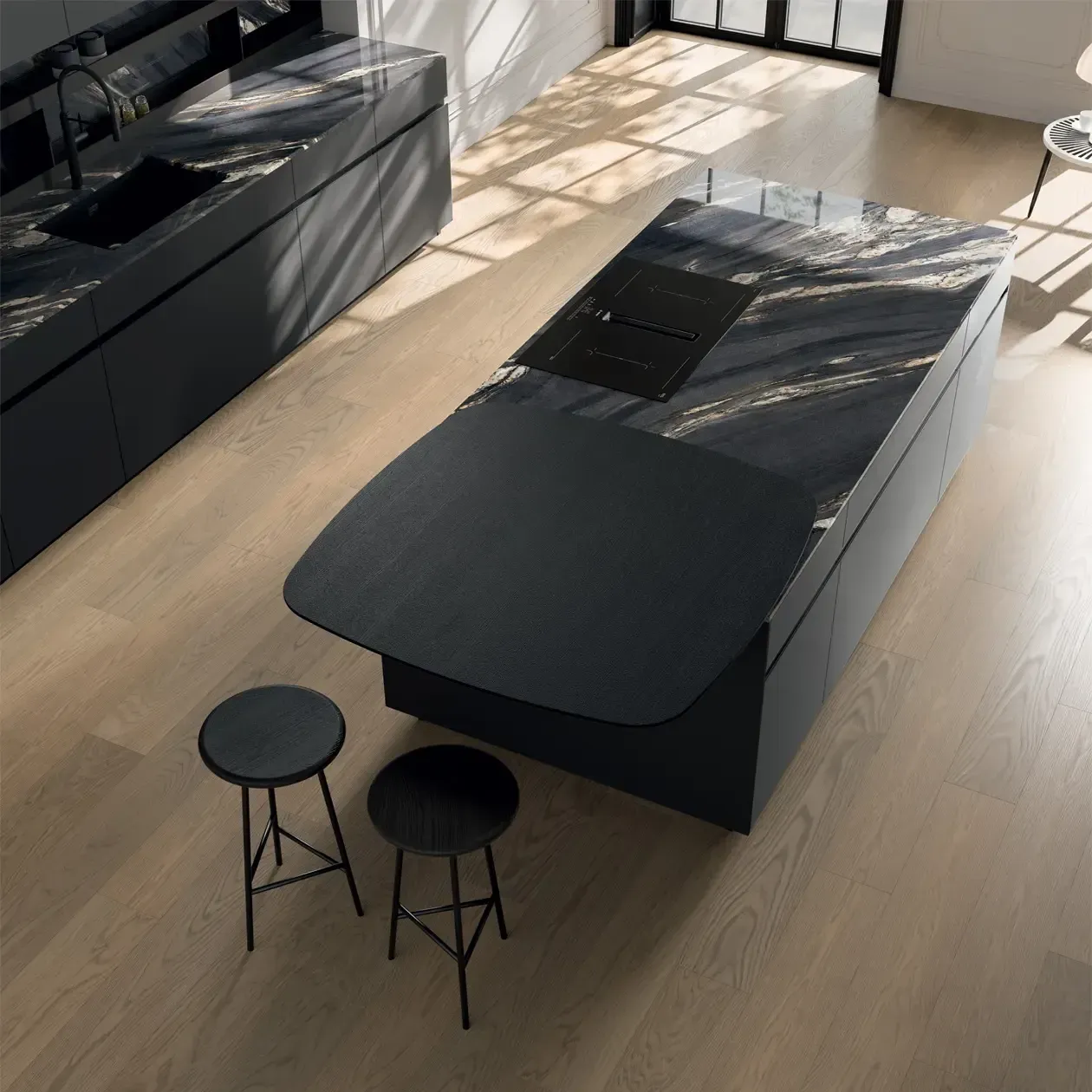 Una cucina con una grande isola e due sgabelli