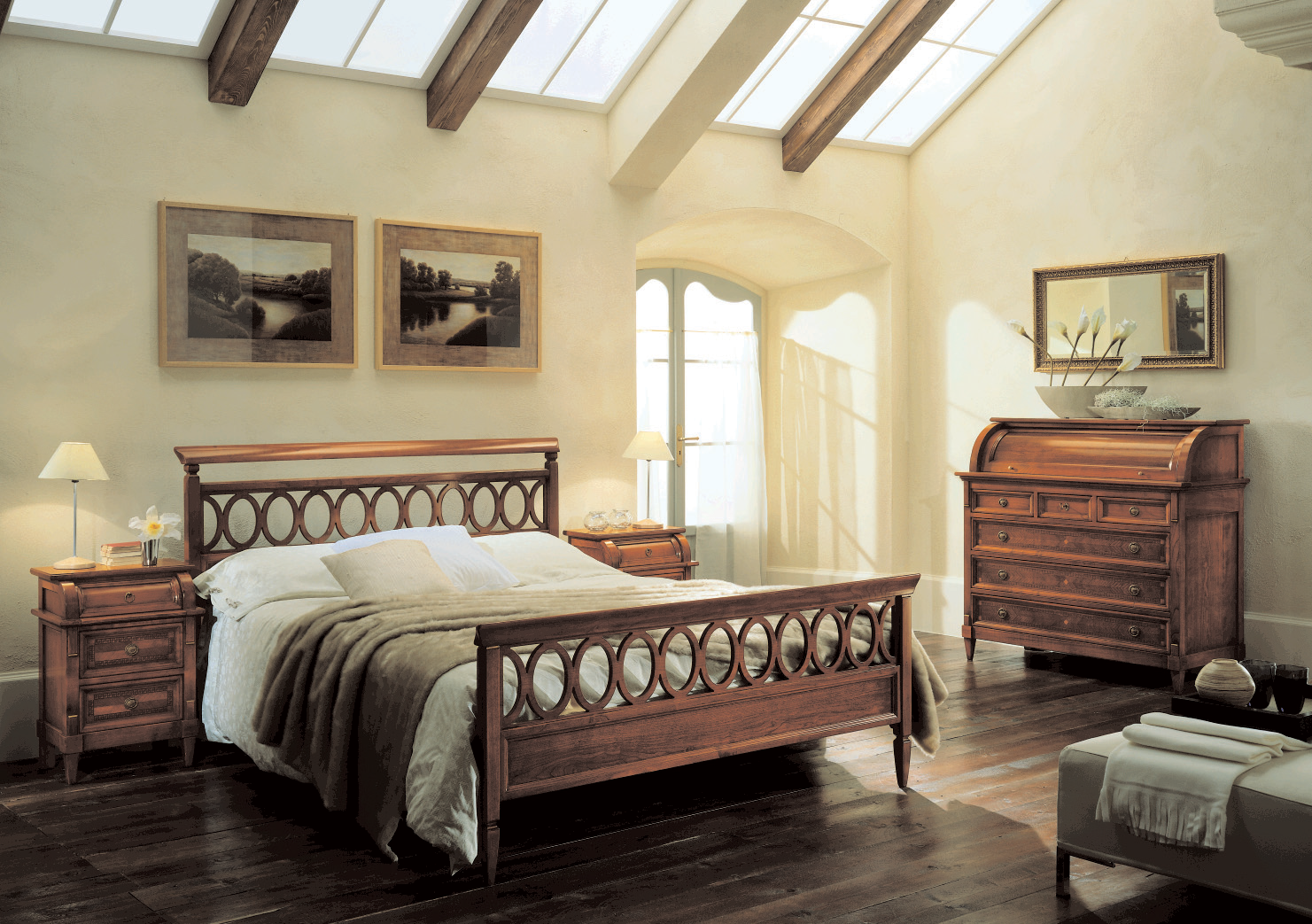 Una camera da letto con un letto grande e una cassettiera