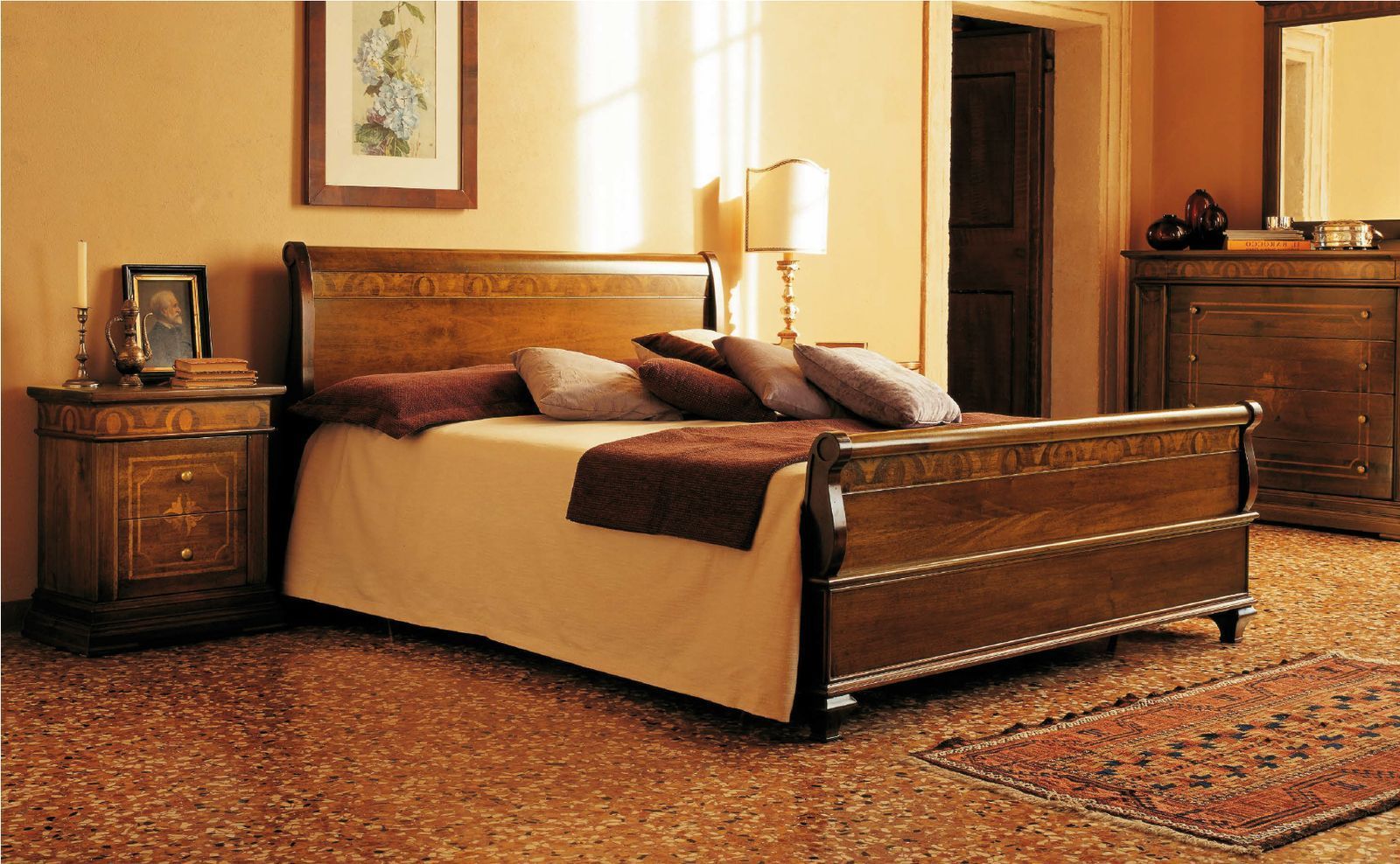 Una camera da letto con un letto di legno e un tappeto