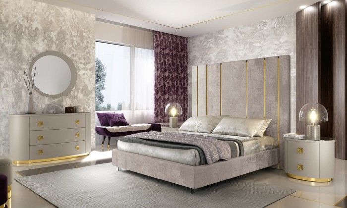 Una camera da letto con letto, cassettiera, comodino e specchio.