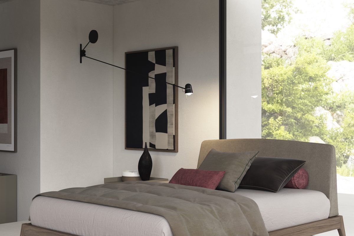 Una camera da letto con un letto e un quadro sul muro