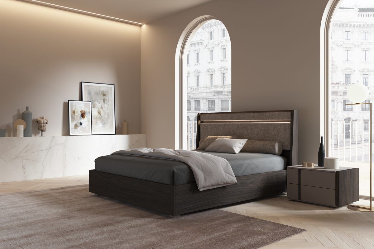 Una camera da letto con un letto, un comodino e un tappeto