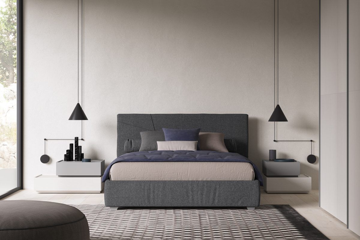 Una camera da letto con un letto, comodini e un tappeto.