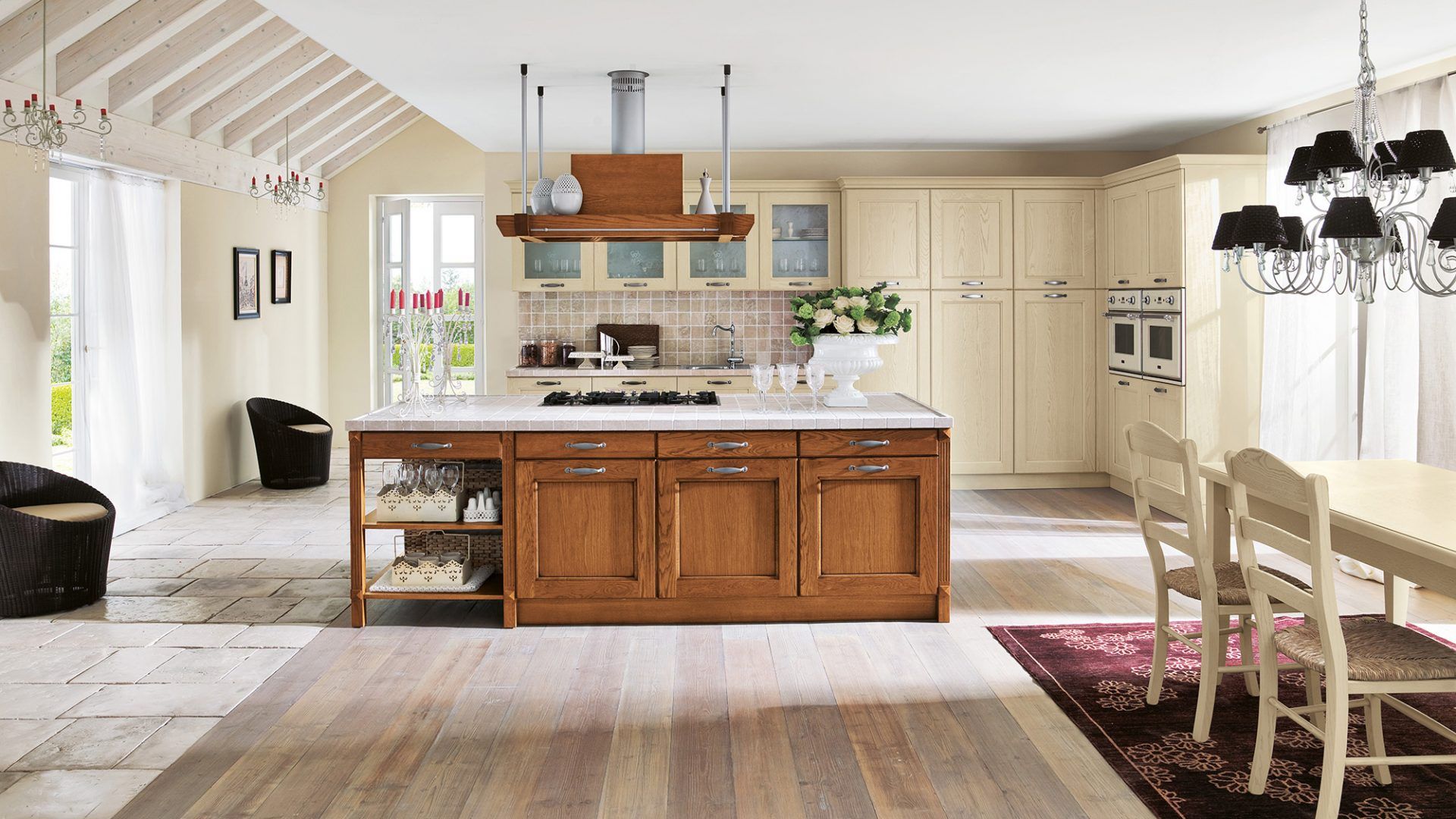 Una cucina con una grande isola al centro