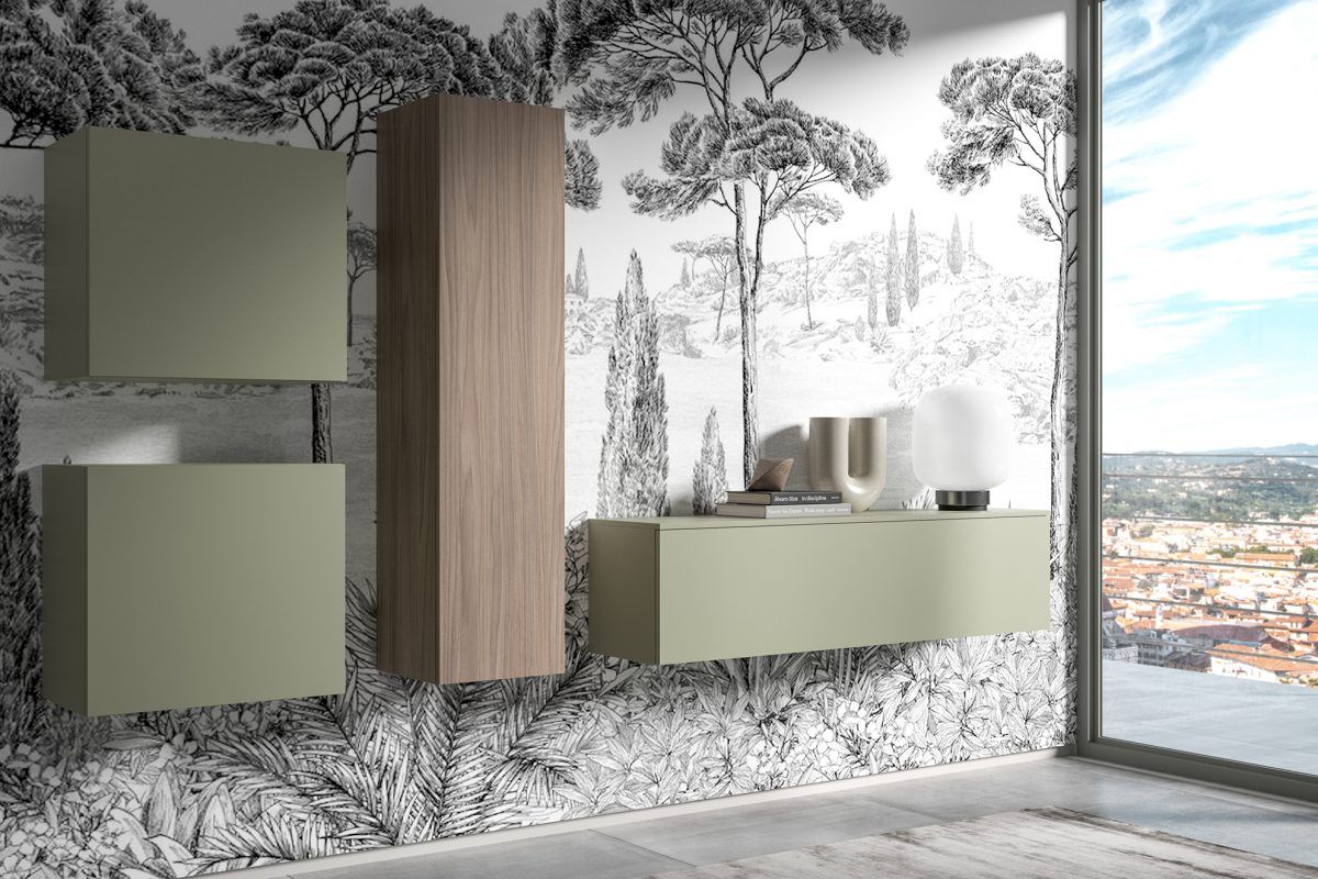 Un soggiorno con una grande finestra e un dipinto di alberi sul muro