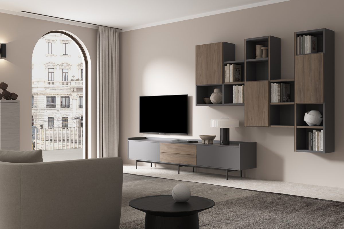 Un soggiorno con una tv a schermo piatto sul muro