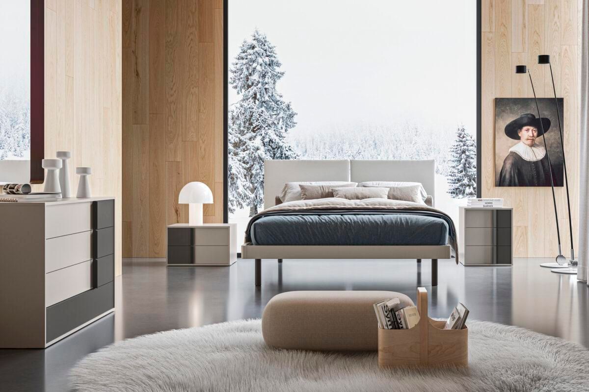 Una camera da letto con un dipinto sul muro sopra il letto