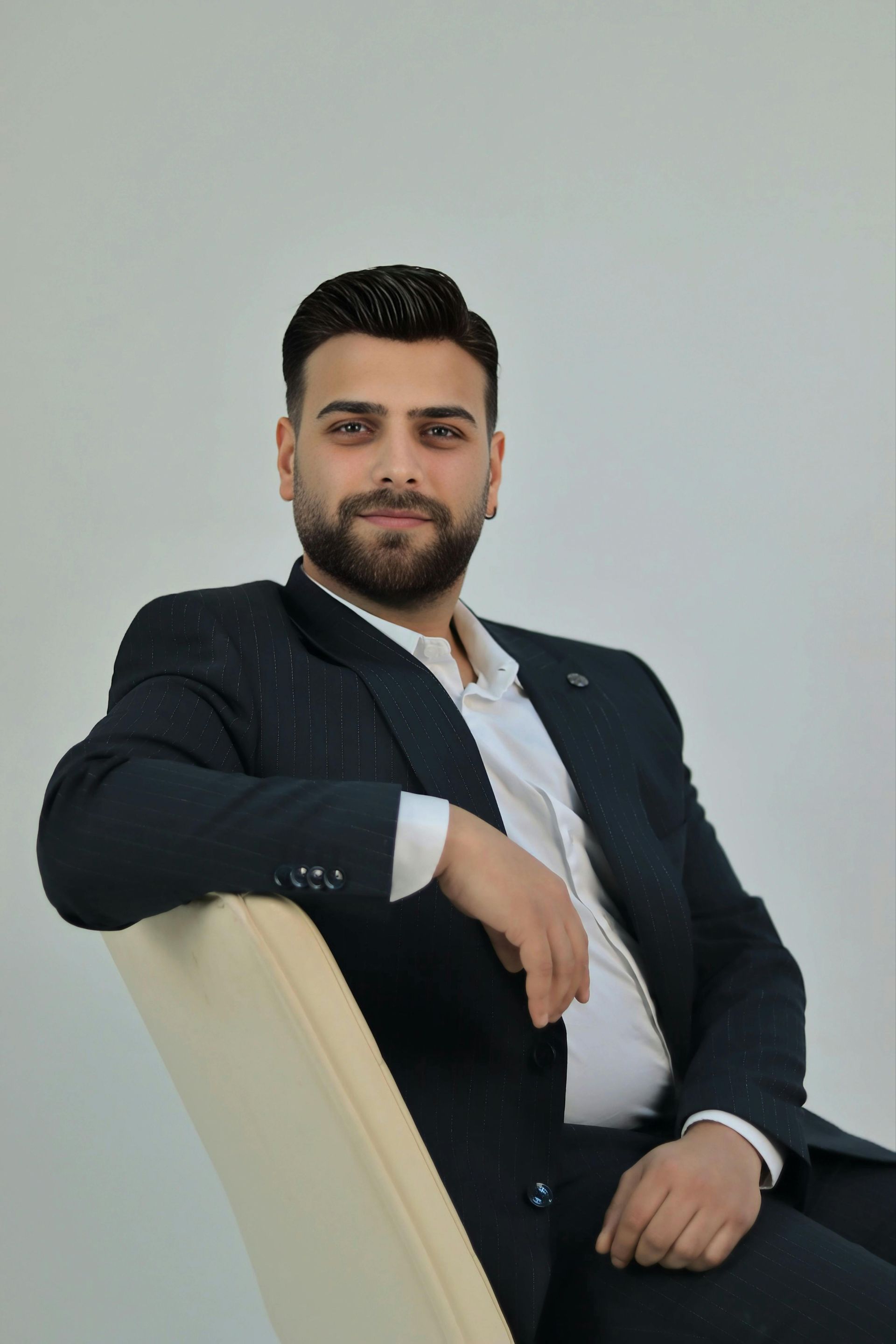 Modern sales leader illustrating the strategic focus on pipeline velocity and accelerated growth modeling