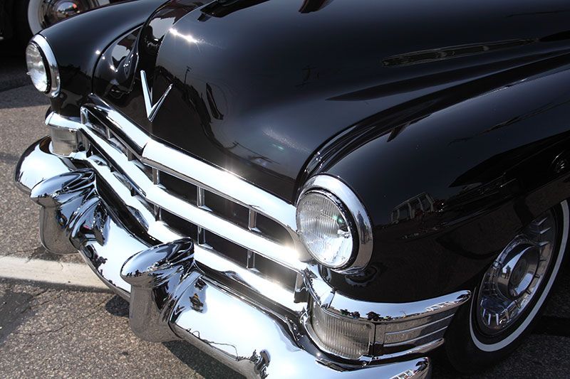 A black car with the letter V on the hood.